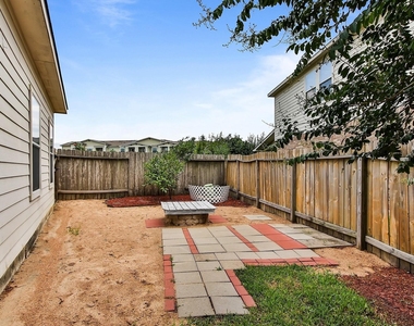 602 Blue Oasis Court - Photo Thumbnail 36