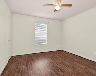 602 Blue Oasis Court - Photo Thumbnail 26