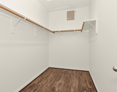 602 Blue Oasis Court - Photo Thumbnail 17