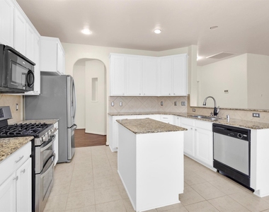 602 Blue Oasis Court - Photo Thumbnail 13