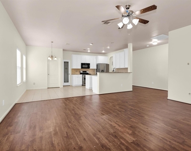 602 Blue Oasis Court - Photo Thumbnail 8