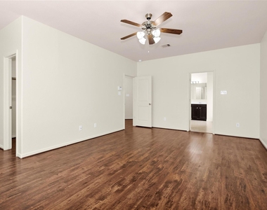 602 Blue Oasis Court - Photo Thumbnail 16