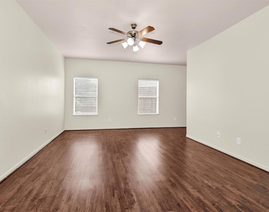 602 Blue Oasis Court - Photo Thumbnail 14
