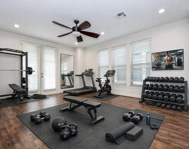 709 Delano Street - Photo Thumbnail 35