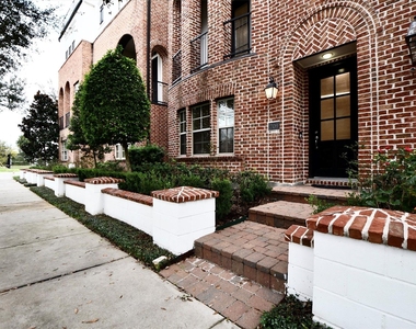 709 Delano Street - Photo Thumbnail 3