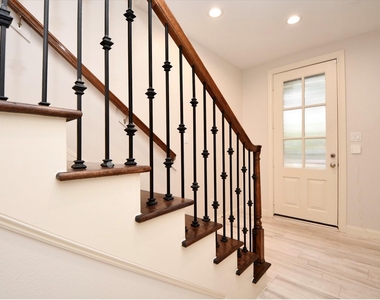 709 Delano Street - Photo Thumbnail 4