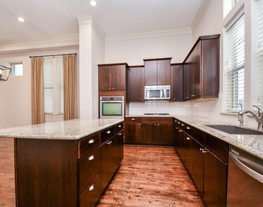 709 Delano Street - Photo Thumbnail 15
