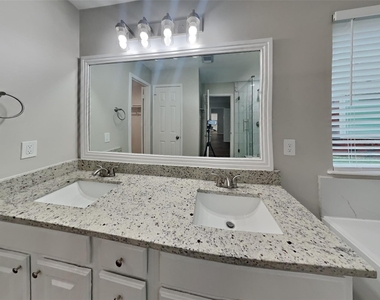 16803 Cobbler Crossing Drive - Photo Thumbnail 9