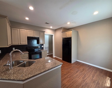 438 Spence Lane - Photo Thumbnail 9