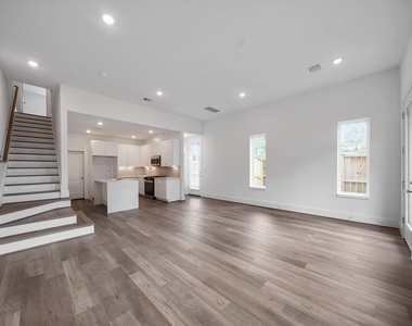 7502 Carver Road - Photo Thumbnail 3