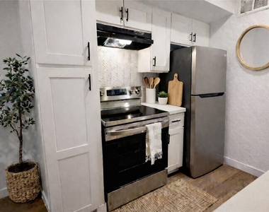 1516 Bay Area Boulevard - Photo Thumbnail 2