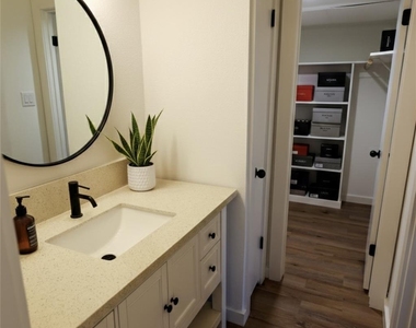 1516 Bay Area Boulevard - Photo Thumbnail 5