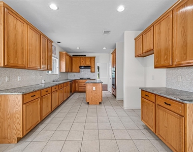 2502 Rosebluff Court - Photo Thumbnail 11
