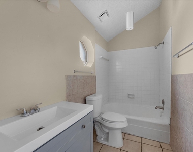 6338 Southwood Court N - Photo Thumbnail 9