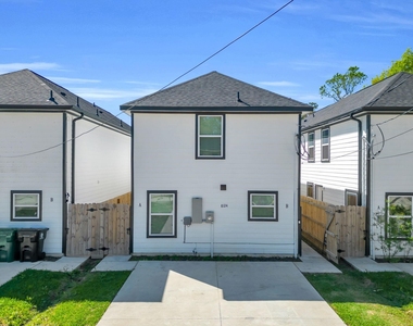 8124 Sterlingshire Street - Photo Thumbnail 3