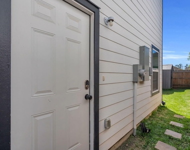 8124 Sterlingshire Street - Photo Thumbnail 10