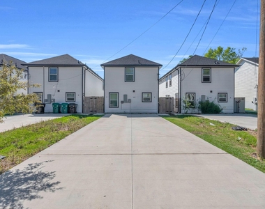 8124 Sterlingshire Street - Photo Thumbnail 3