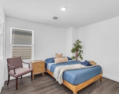 8124 Sterlingshire Street - Photo Thumbnail 19