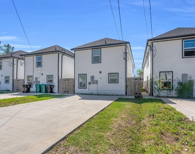8124 Sterlingshire Street - Photo Thumbnail 1