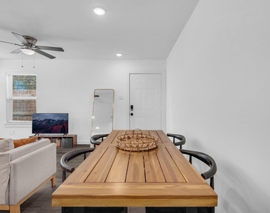 8124 Sterlingshire Street - Photo Thumbnail 10