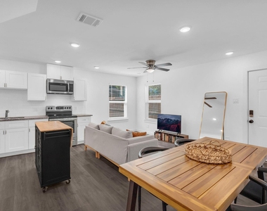 8124 Sterlingshire Street - Photo Thumbnail 8