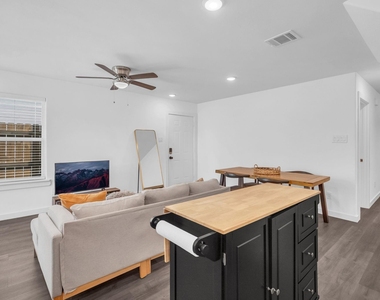 8124 Sterlingshire Street - Photo Thumbnail 15