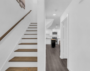 8124 Sterlingshire Street - Photo Thumbnail 13