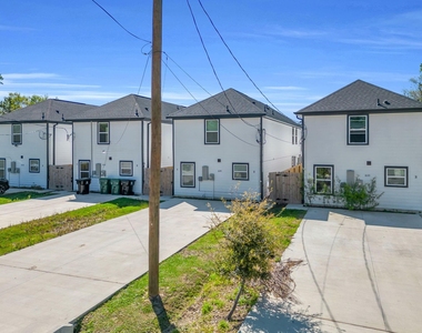 8124 Sterlingshire Street - Photo Thumbnail 5