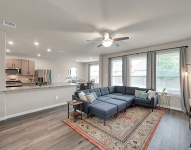 2717 Williams Grove Court - Photo Thumbnail 4
