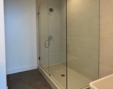 808 Crawford Street - Photo Thumbnail 13
