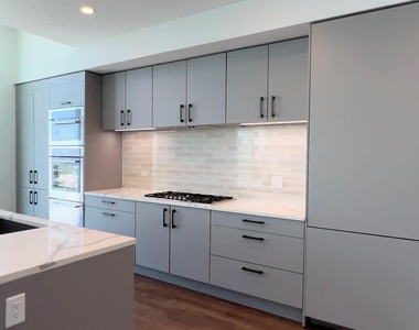 808 Crawford Street - Photo Thumbnail 2