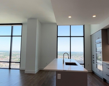 808 Crawford Street - Photo Thumbnail 3