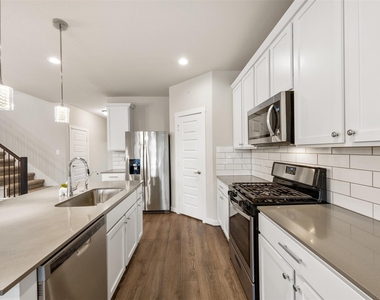 7514 Sonora Star Lane - Photo Thumbnail 10