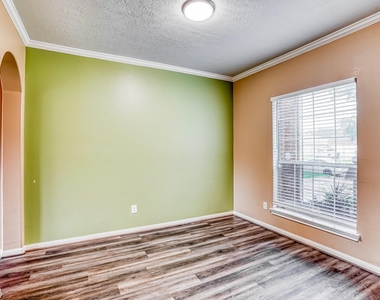 1122 Chase Park Drive - Photo Thumbnail 2