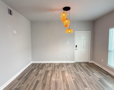 7823 Gladstone Street - Photo Thumbnail 3