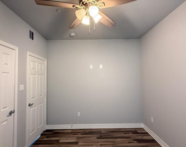 7823 Gladstone Street - Photo Thumbnail 8