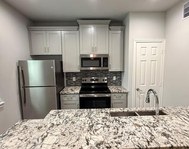 7823 Gladstone Street - Photo Thumbnail 4