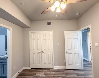 7823 Gladstone Street - Photo Thumbnail 10