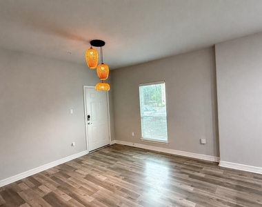 7823 Gladstone Street - Photo Thumbnail 16