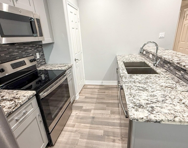 7823 Gladstone Street - Photo Thumbnail 5