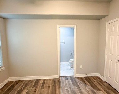 7823 Gladstone Street - Photo Thumbnail 9