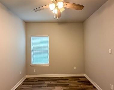 7823 Gladstone Street - Photo Thumbnail 7