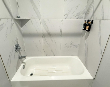 7823 Gladstone Street - Photo Thumbnail 13