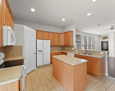 26975 Sabinal Trail - Photo Thumbnail 10