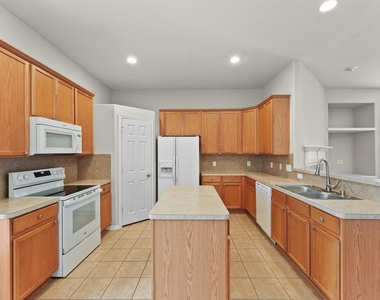 26975 Sabinal Trail - Photo Thumbnail 9