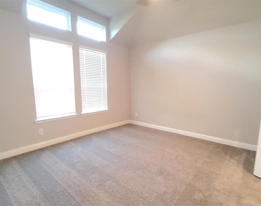 2106 Grapewood Lane - Photo Thumbnail 31