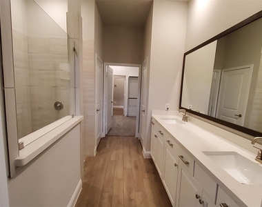 2106 Grapewood Lane - Photo Thumbnail 29