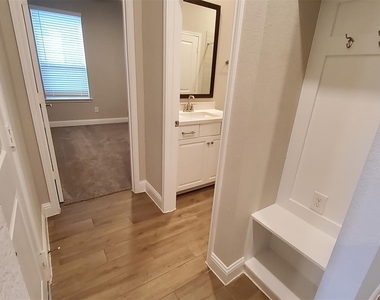 2106 Grapewood Lane - Photo Thumbnail 11