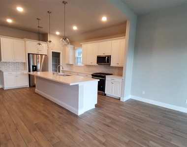 2106 Grapewood Lane - Photo Thumbnail 19