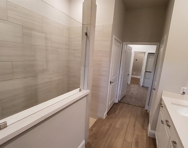 2106 Grapewood Lane - Photo Thumbnail 27